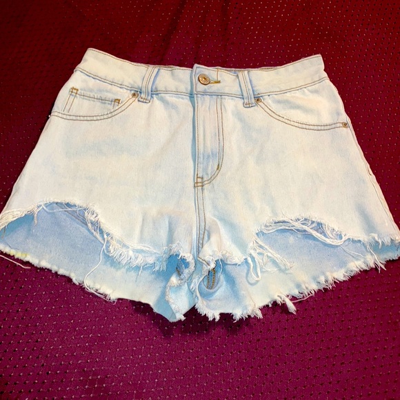 Jean shorts by Rewash size 5   Or 27. Preowned. Destressed, ripped - Picture 1 of 8